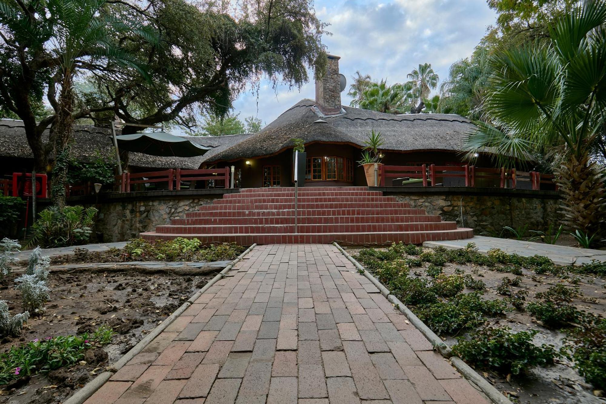 Cresta Marang Gardens Hotel Francistown Bagian luar foto