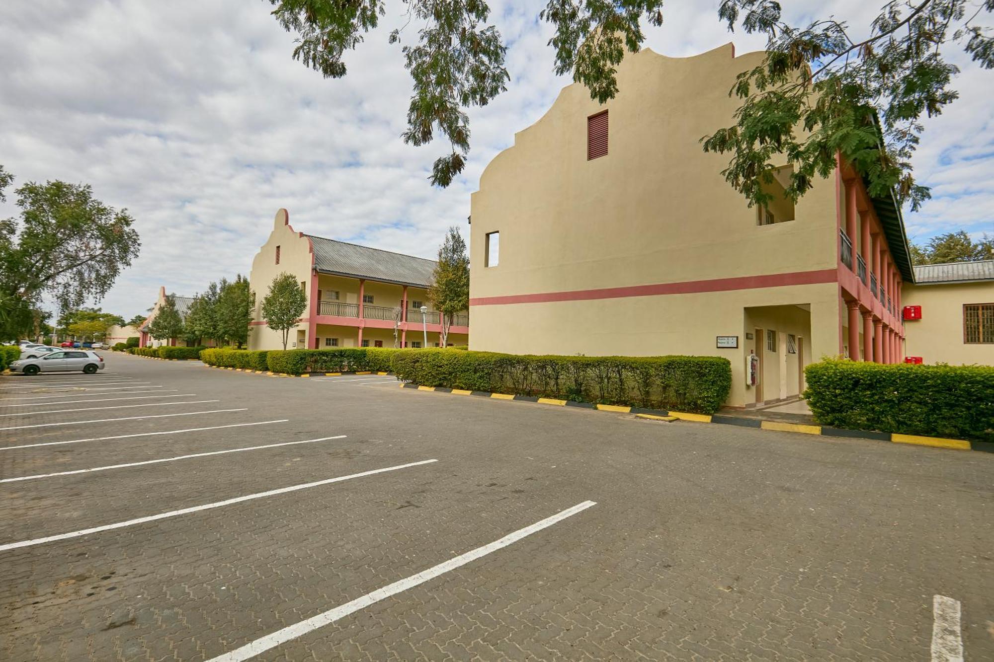 Cresta Marang Gardens Hotel Francistown Bagian luar foto